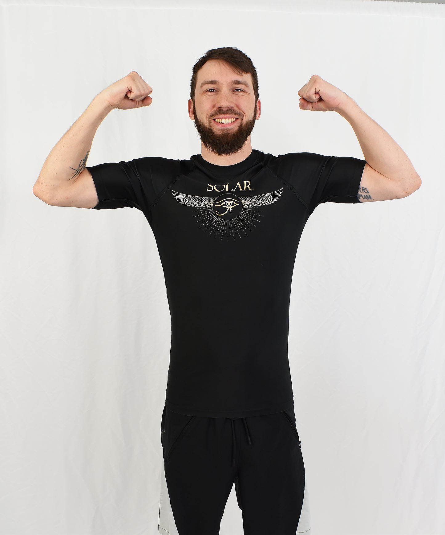 Rashguard manches courtes - "Oeil de Ra" Noir et jaune - Solar