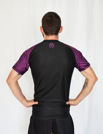 Rashguard manches courtes - Mauve motifs de vagues